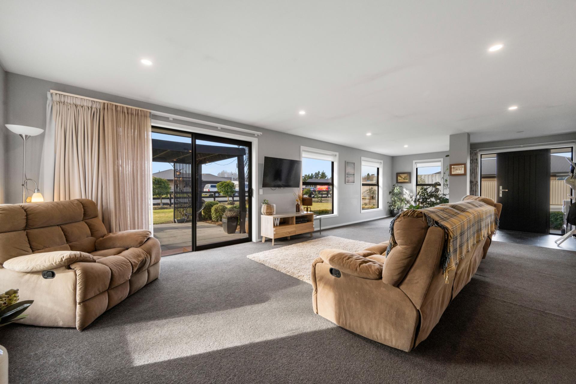 77 Larch Crescent, Alexandra