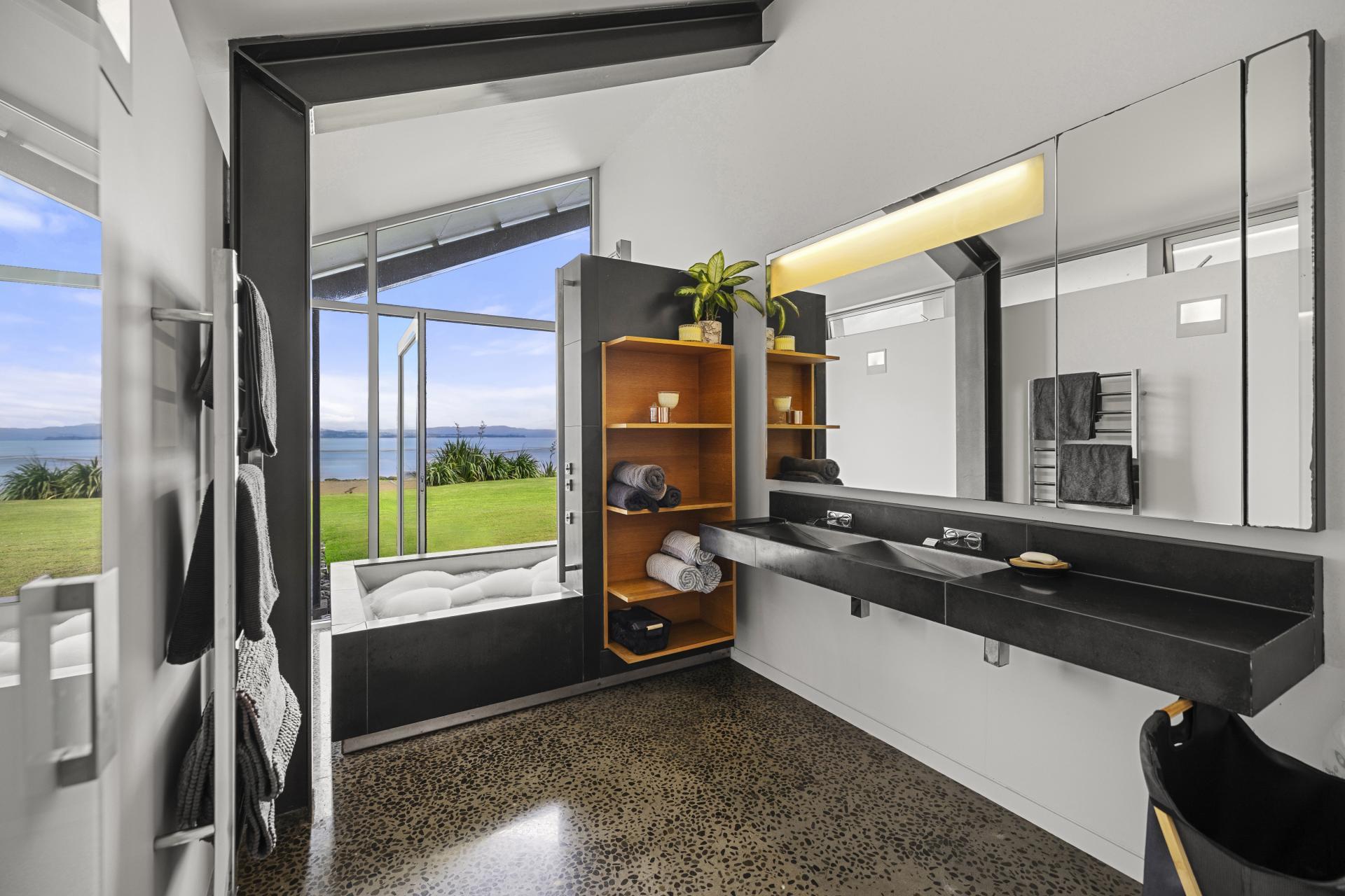 323 Seagrove Road, Waiau Pa