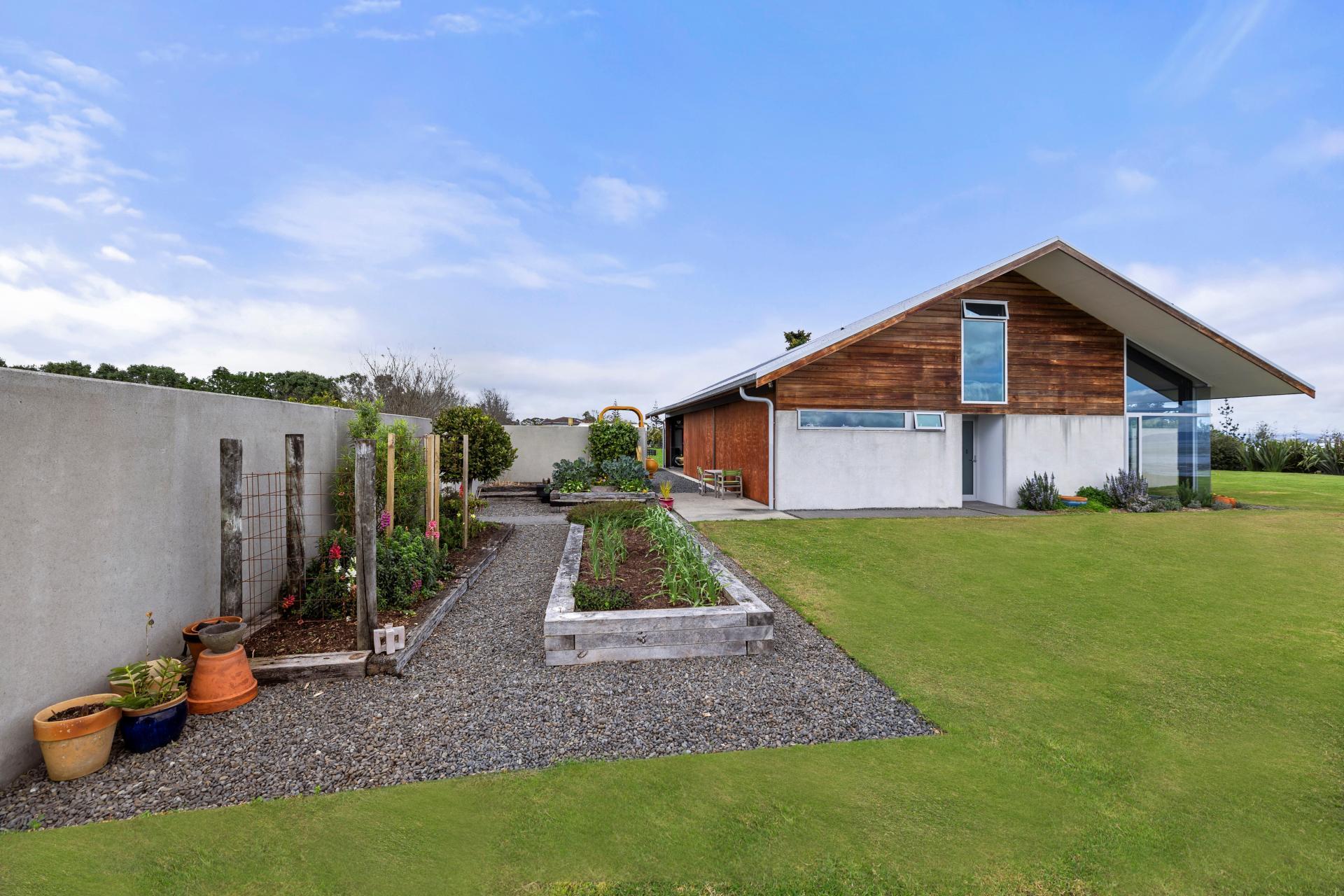 323 Seagrove Road, Waiau Pa