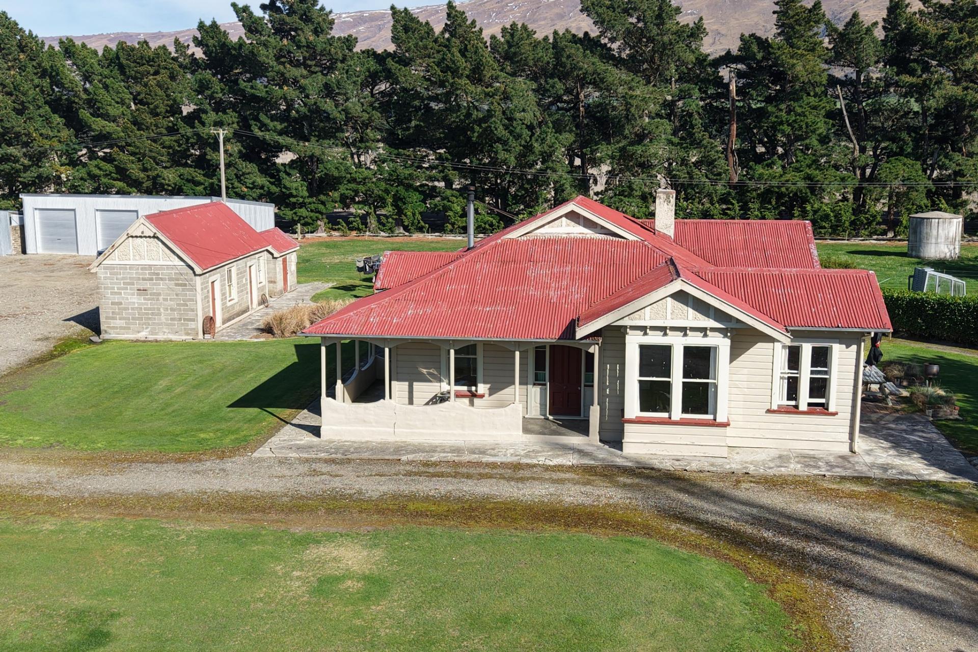 6648 Hyde-Middlemarch Road, Middlemarch