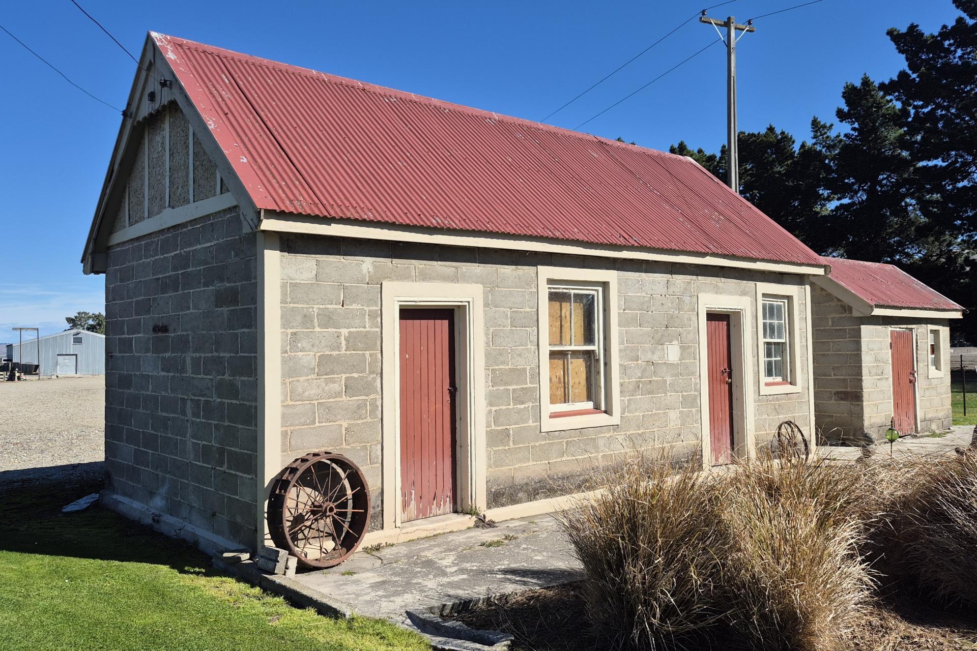 6648 Hyde-Middlemarch Road, Middlemarch
