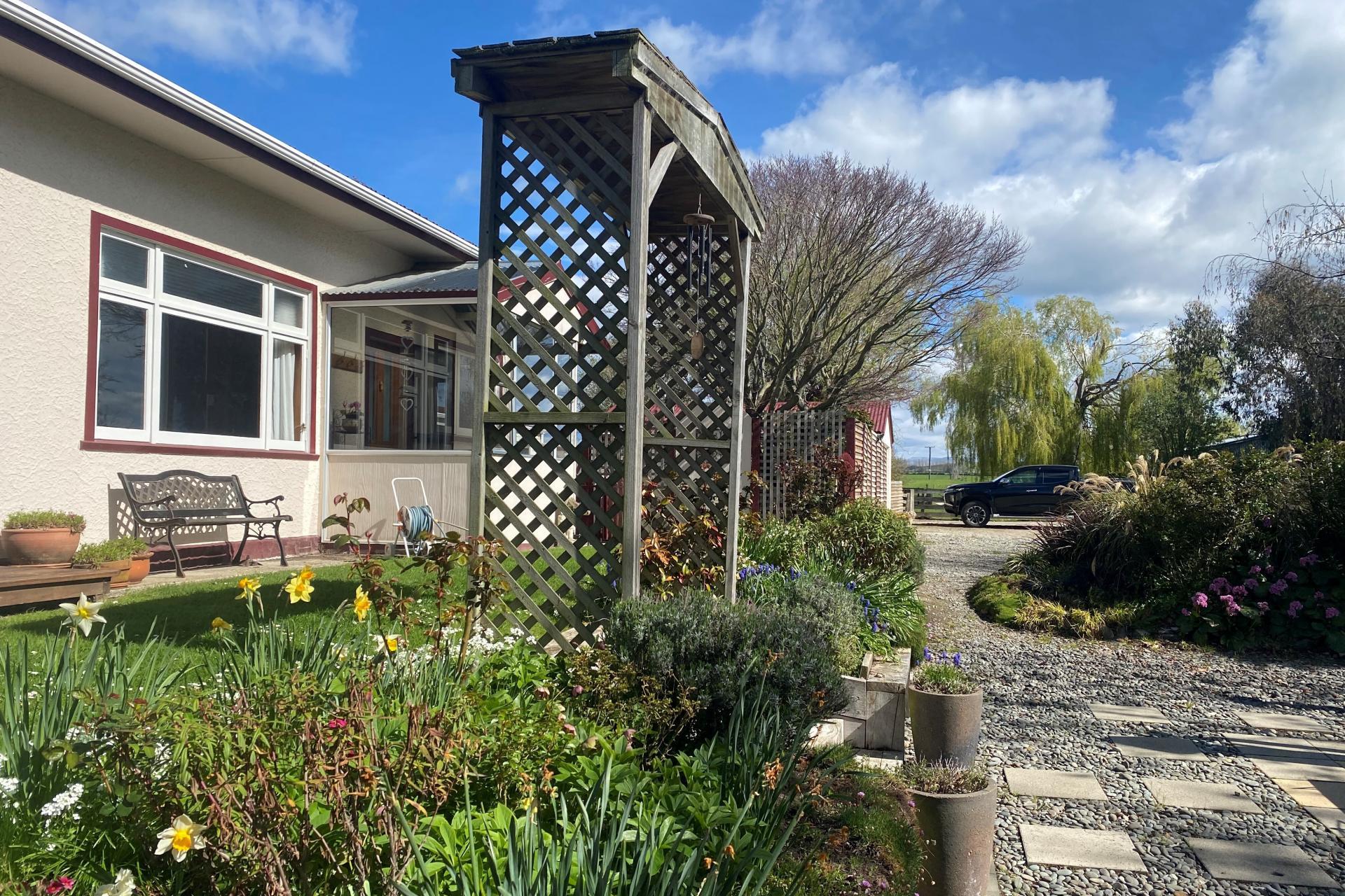 33 Devils Bridge Road, Weston