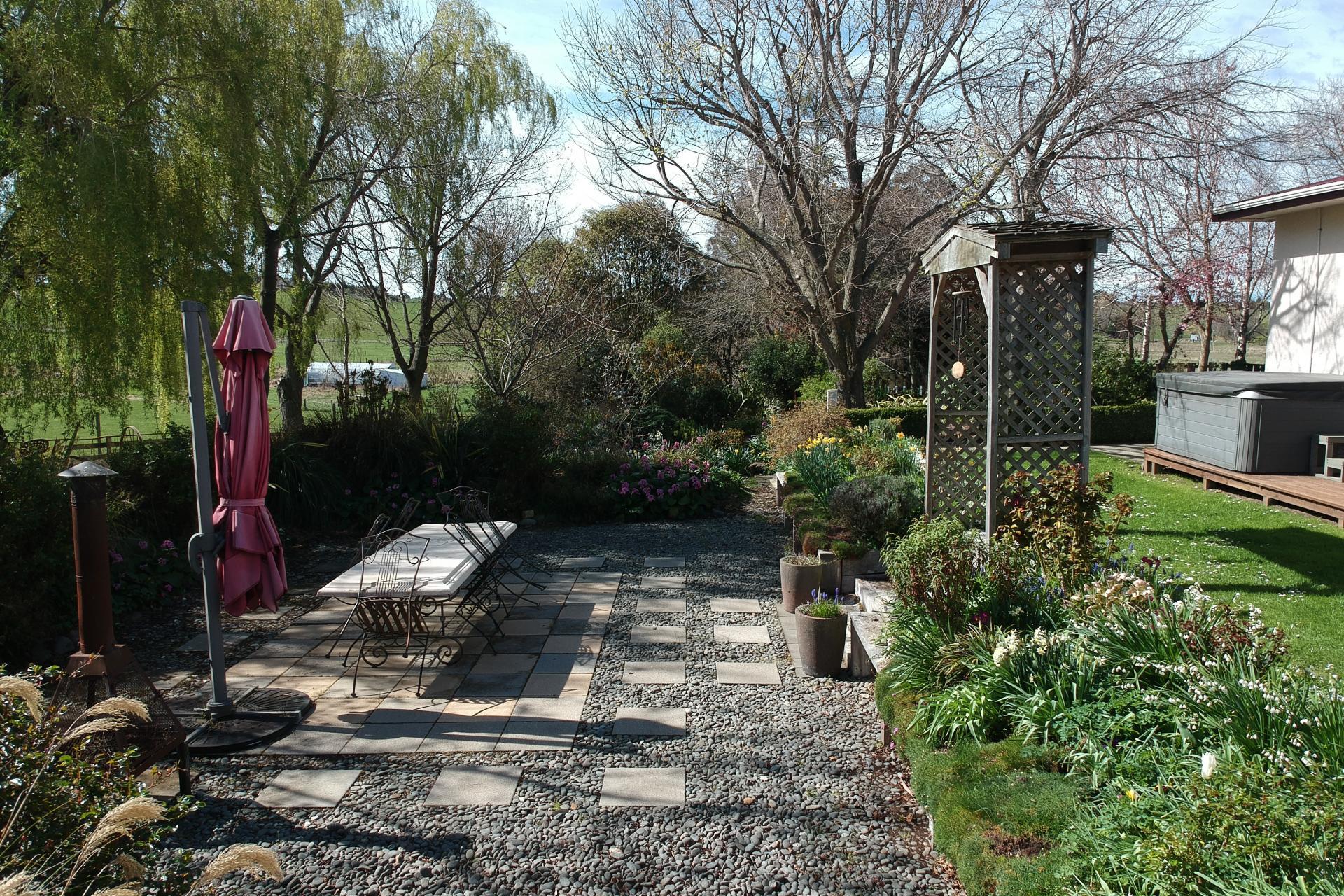 33 Devils Bridge Road, Weston