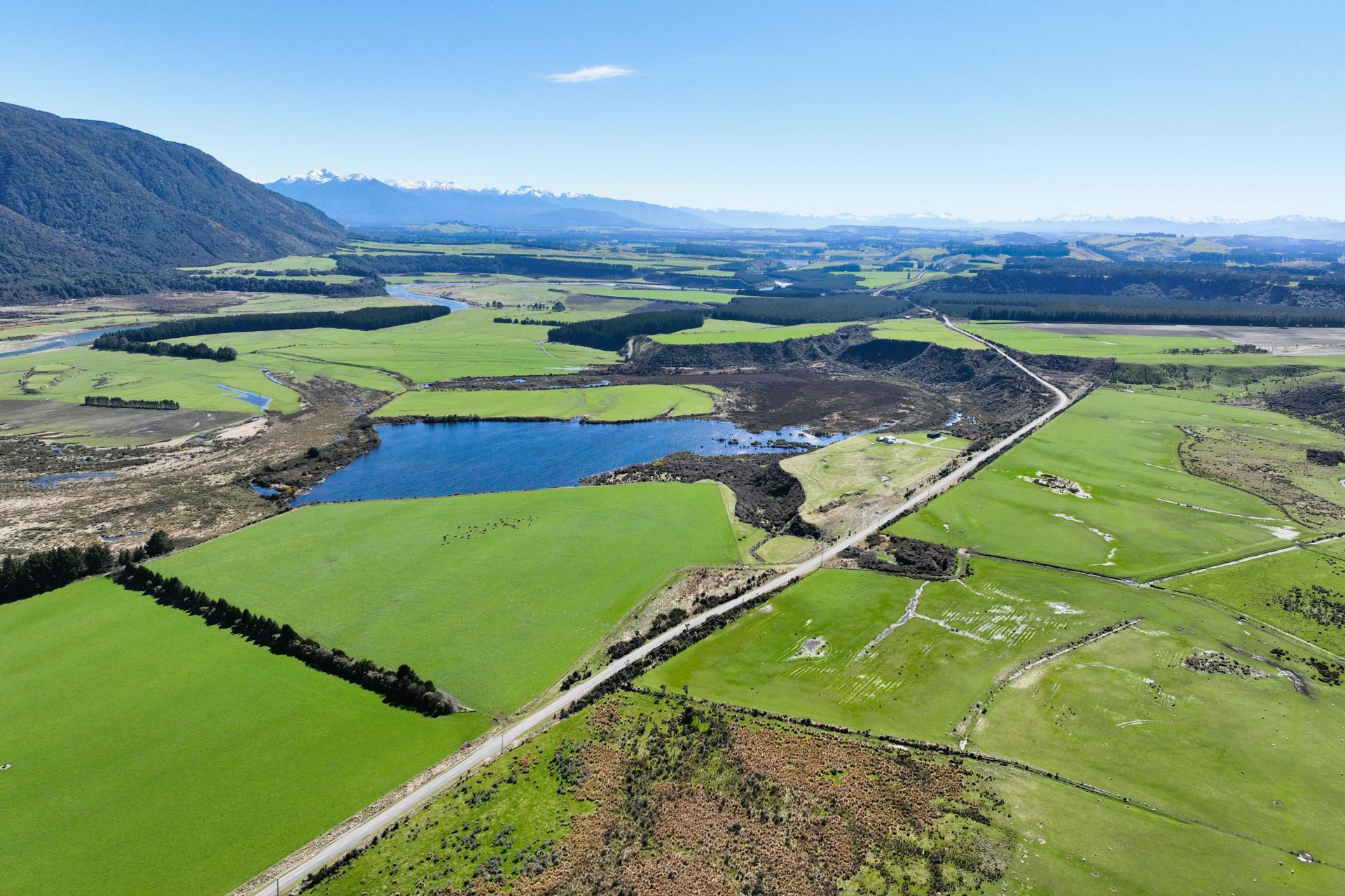 2211 Blackmount Redcliff Road, Whare Creek
