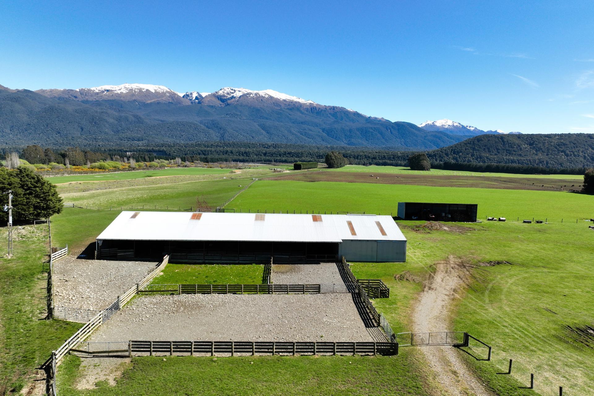 2211 Blackmount Redcliff Road, Whare Creek