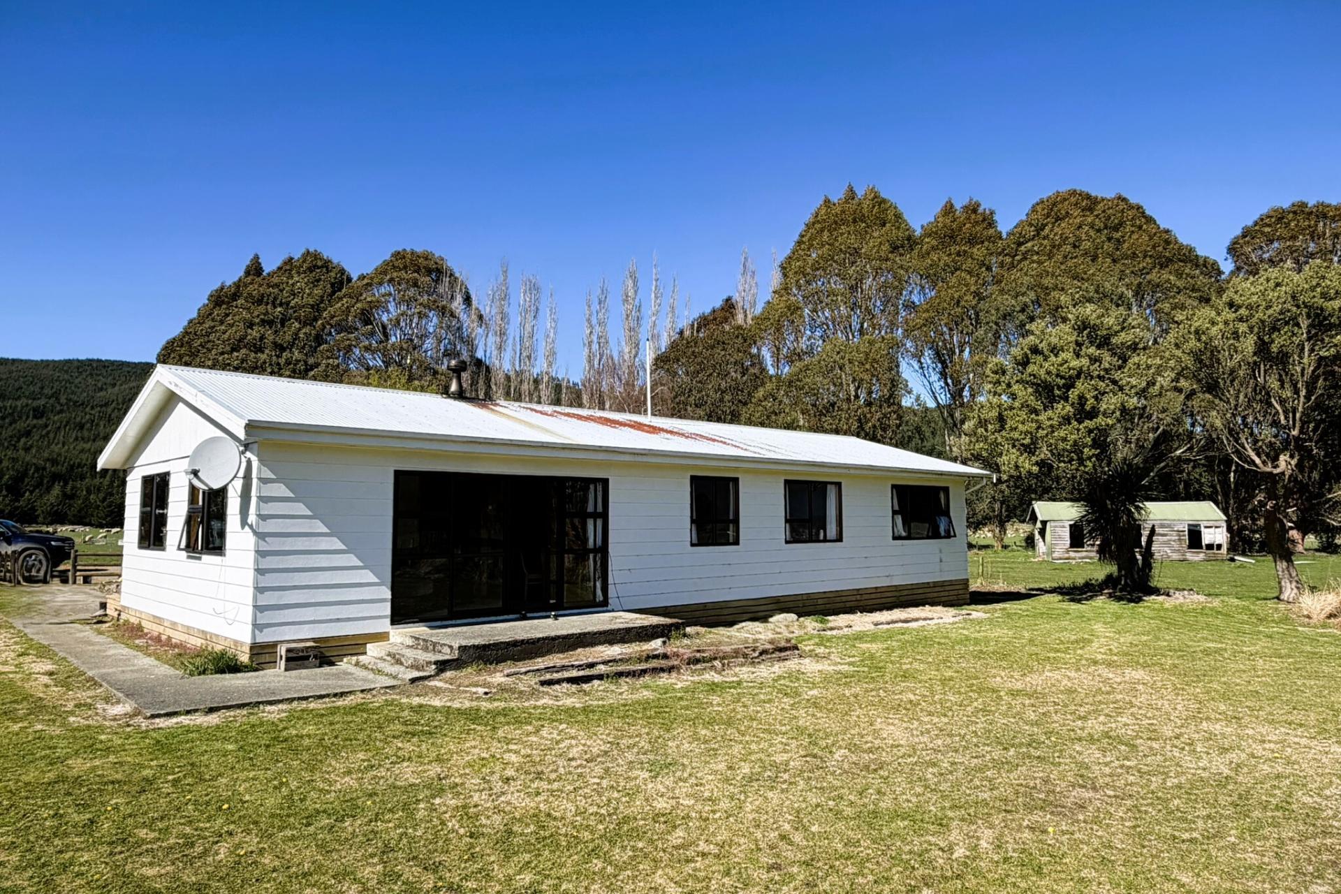 2211 Blackmount Redcliff Road, Whare Creek