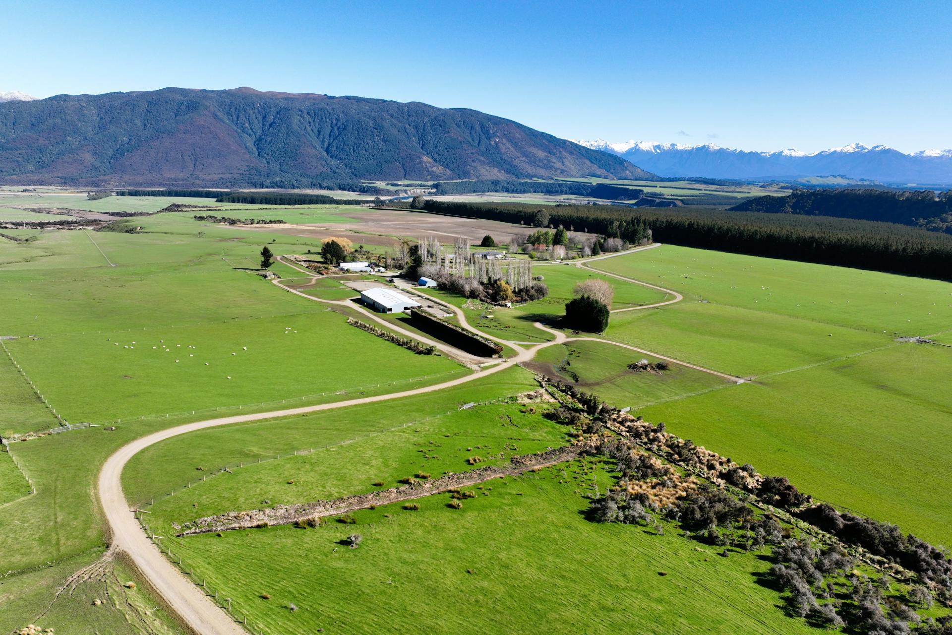 2211 Blackmount Redcliff Road, Whare Creek