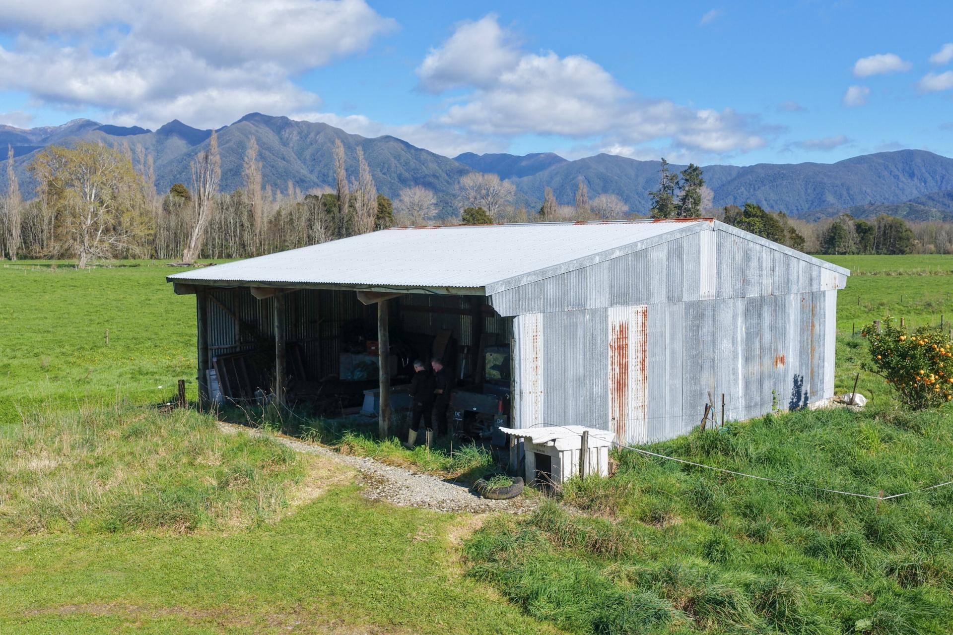 84 Loop Road, East Takaka