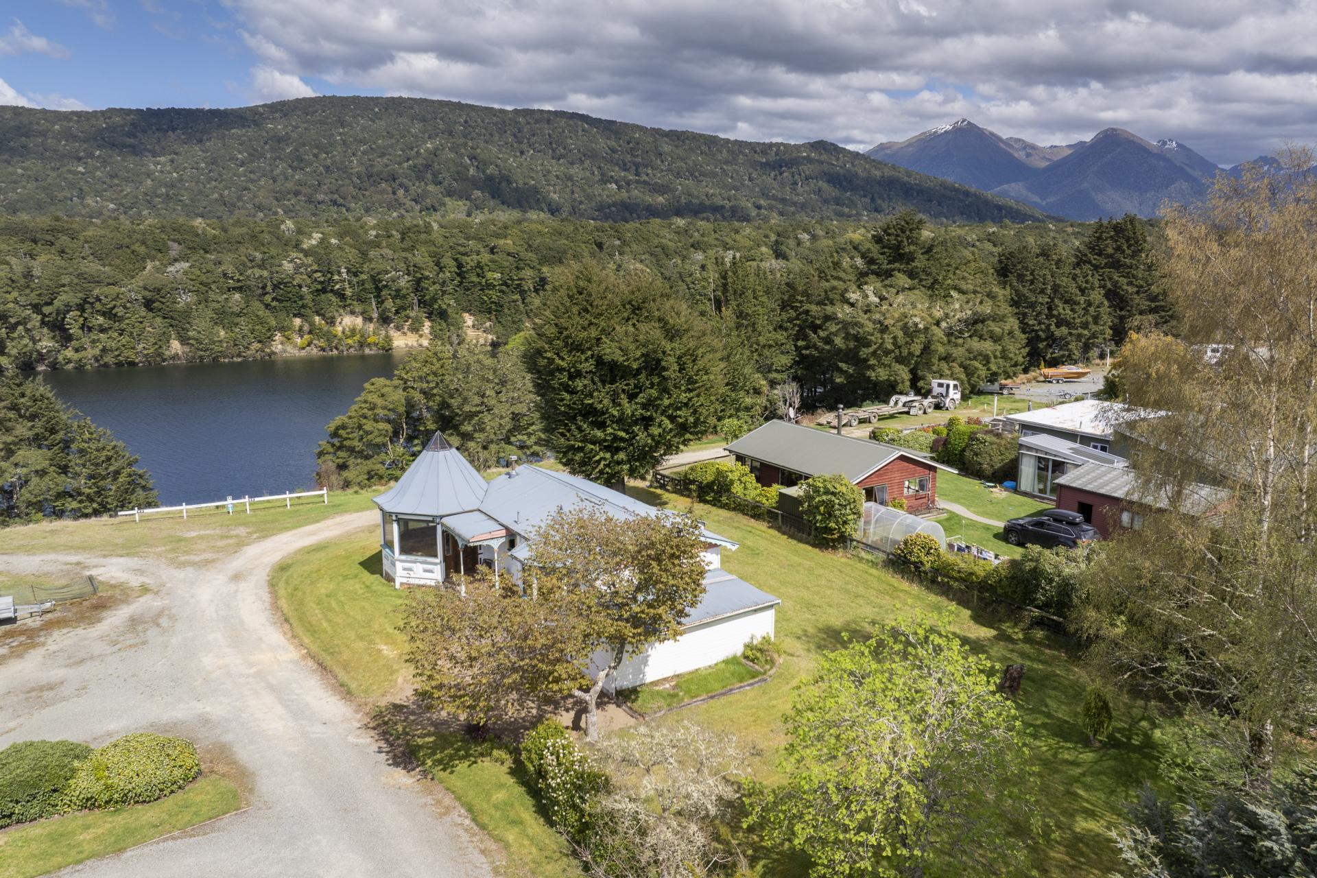 48 View Street, Manapouri