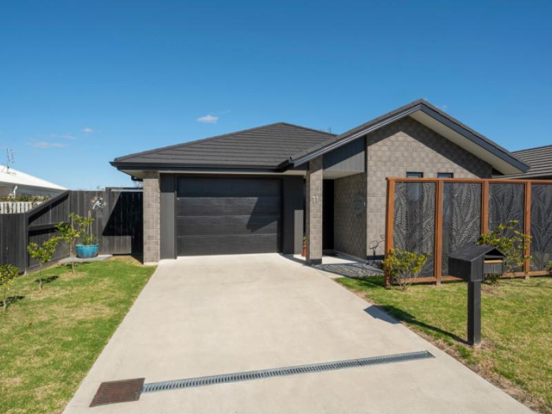 11-eastbank-drive-katikati