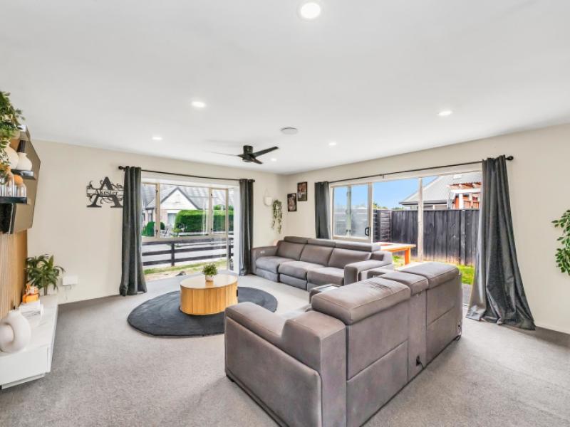 27-wellington-street-ashley