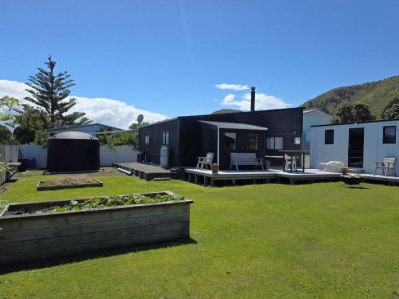 4a-te-miha-crescent-cape-palliser