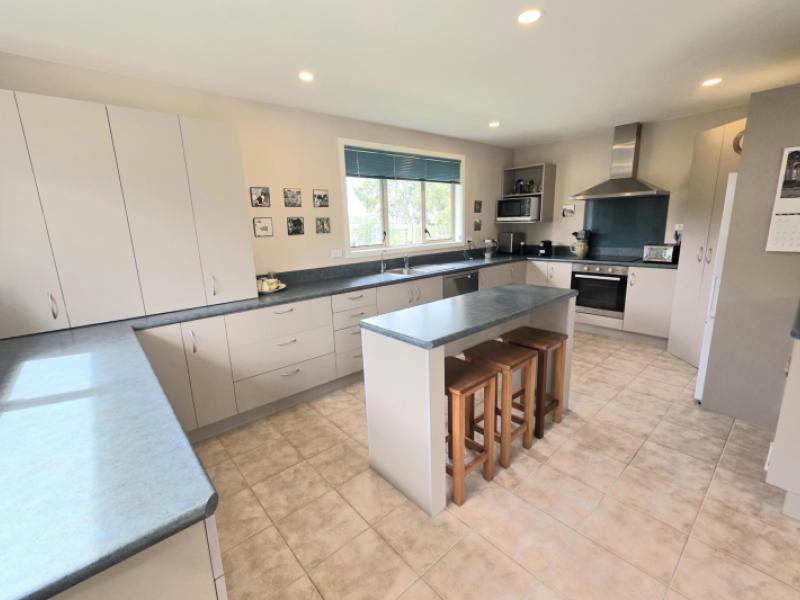 374-airedale-road-weston