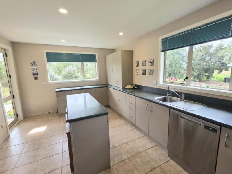 374-airedale-road-weston