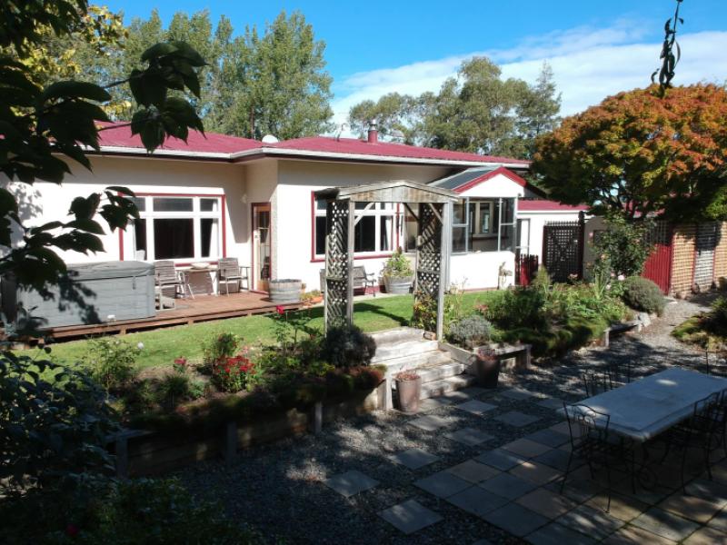 33-devils-bridge-road-weston