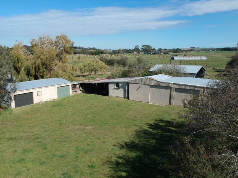 33-devils-bridge-road-weston