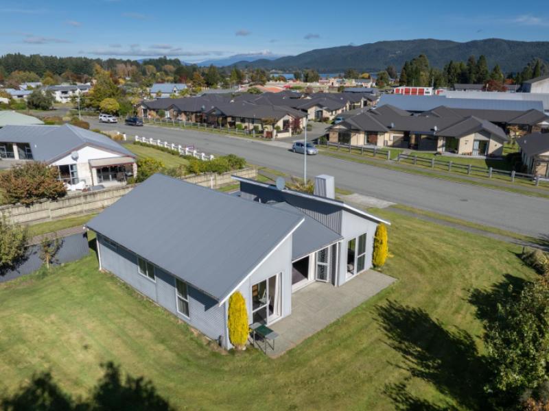 25-pop-andrew-drive-te-anau
