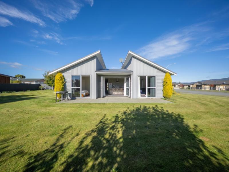 25-pop-andrew-drive-te-anau