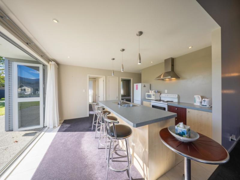25-pop-andrew-drive-te-anau