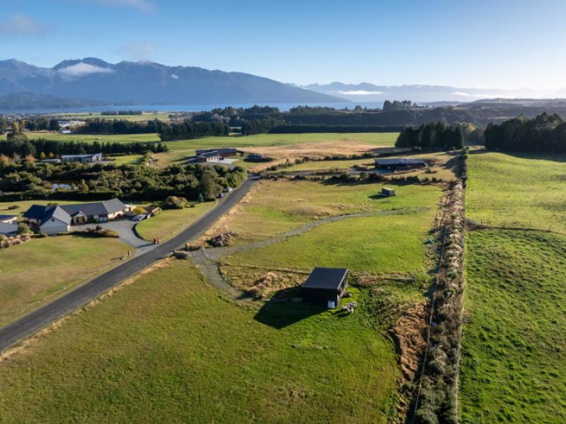 10-black-lane-te-anau