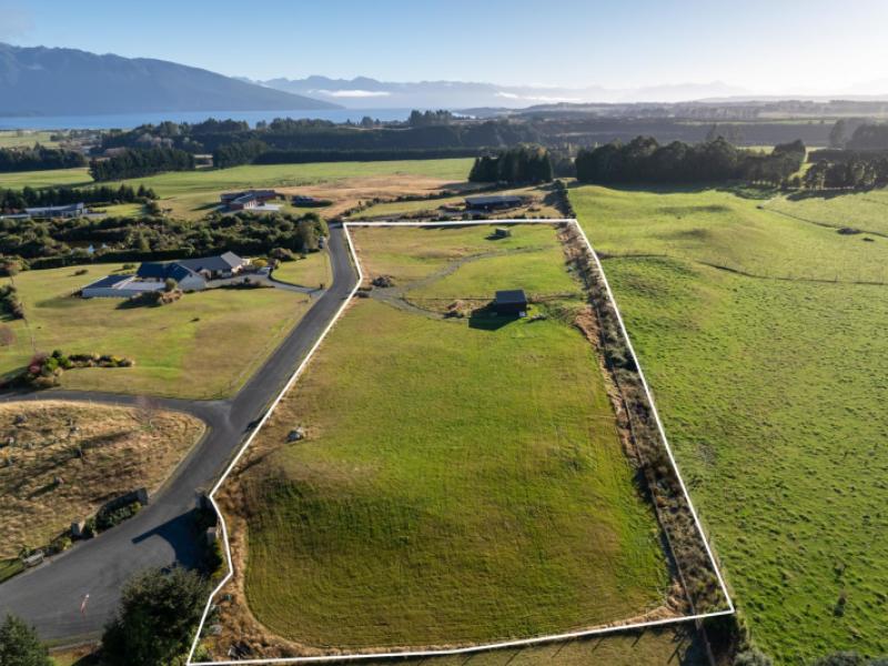 10-black-lane-te-anau