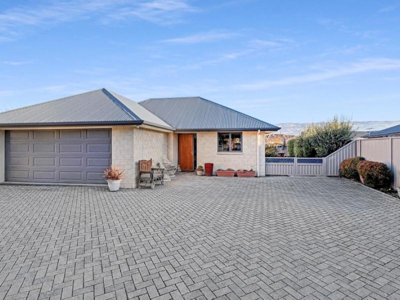 17-larch-crescent-alexandra