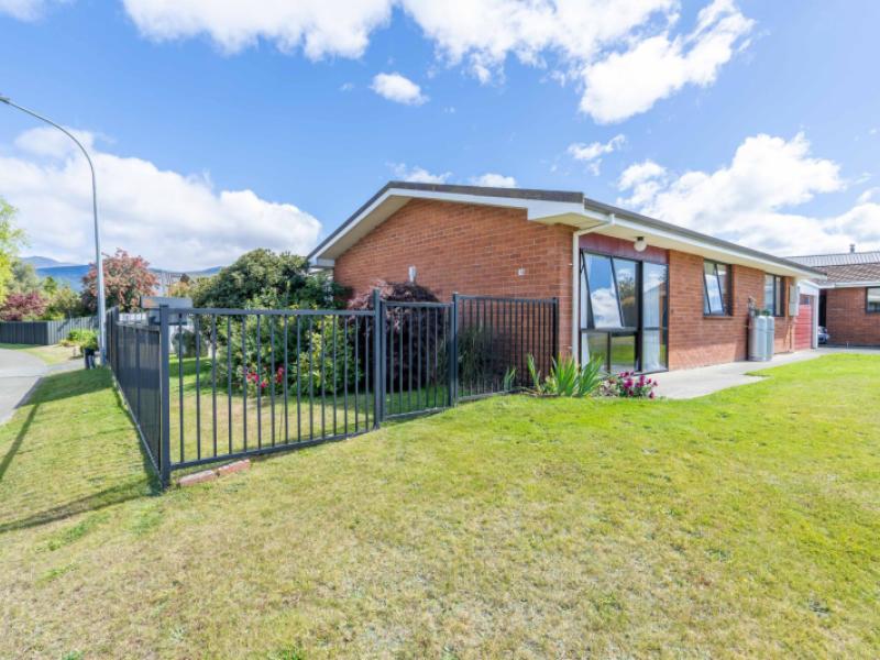 1-donald-ross-place-te-anau