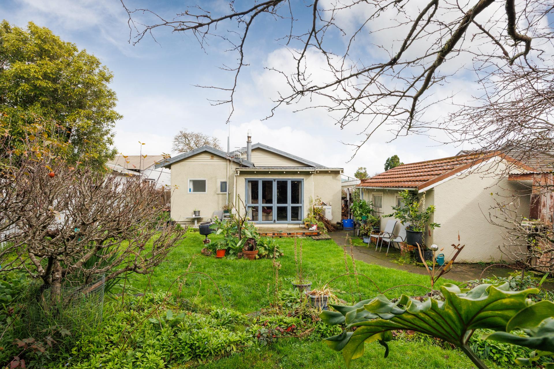 85 Shamrock Street, Takaro