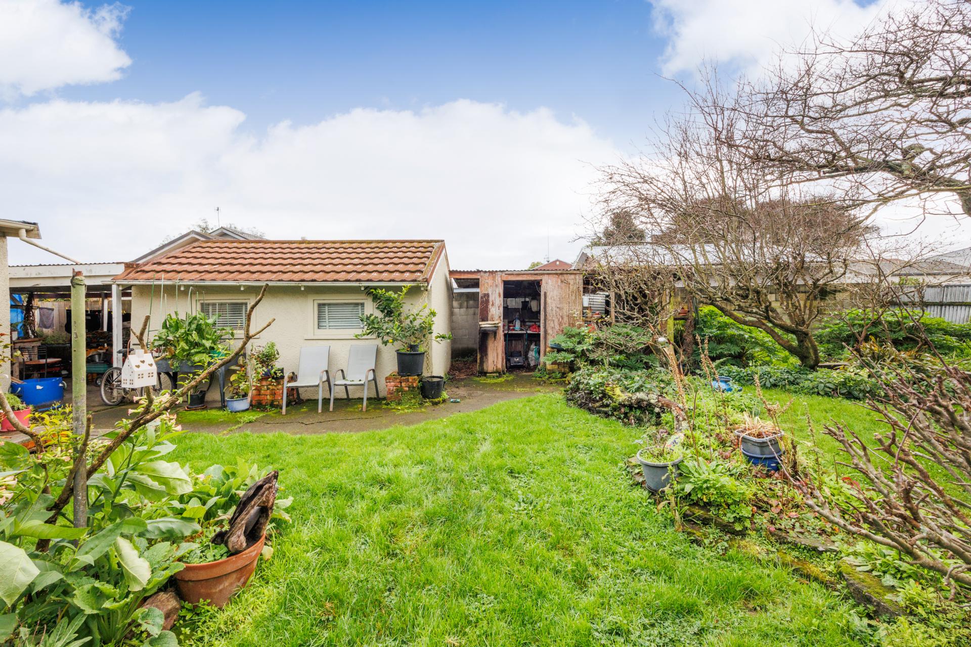 85 Shamrock Street, Takaro
