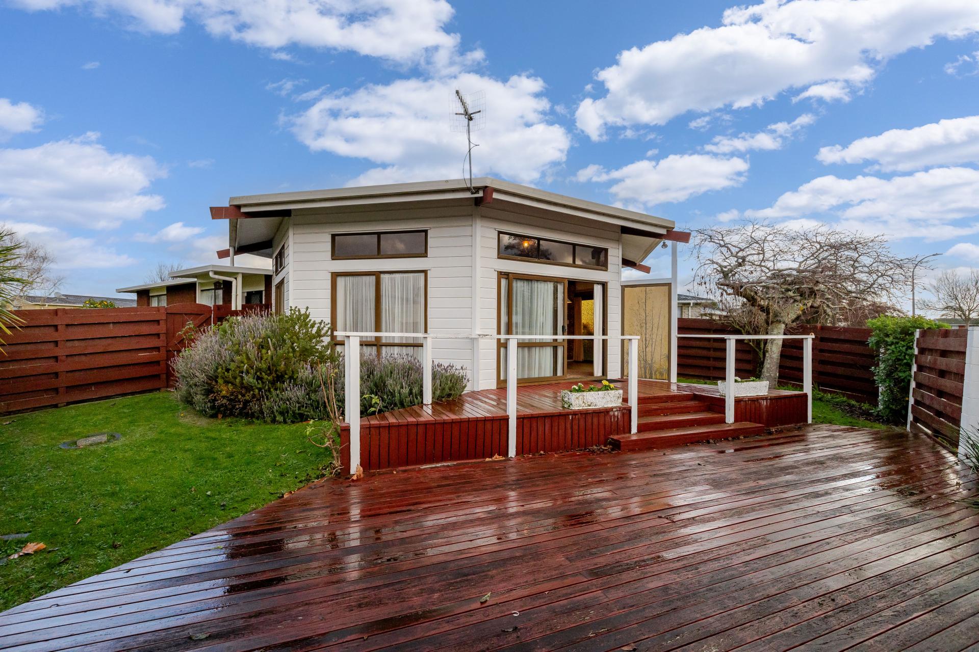 33 Robinson Crescent, Westbrook
