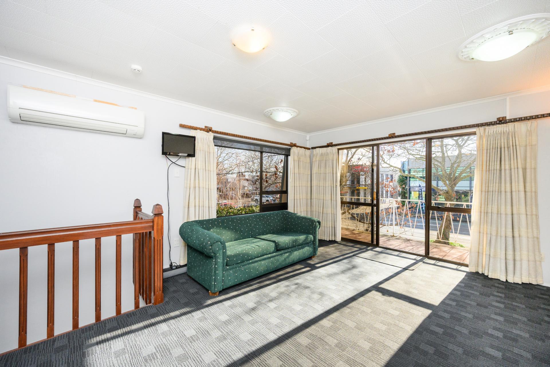 244 Broadway Ave, City Centre