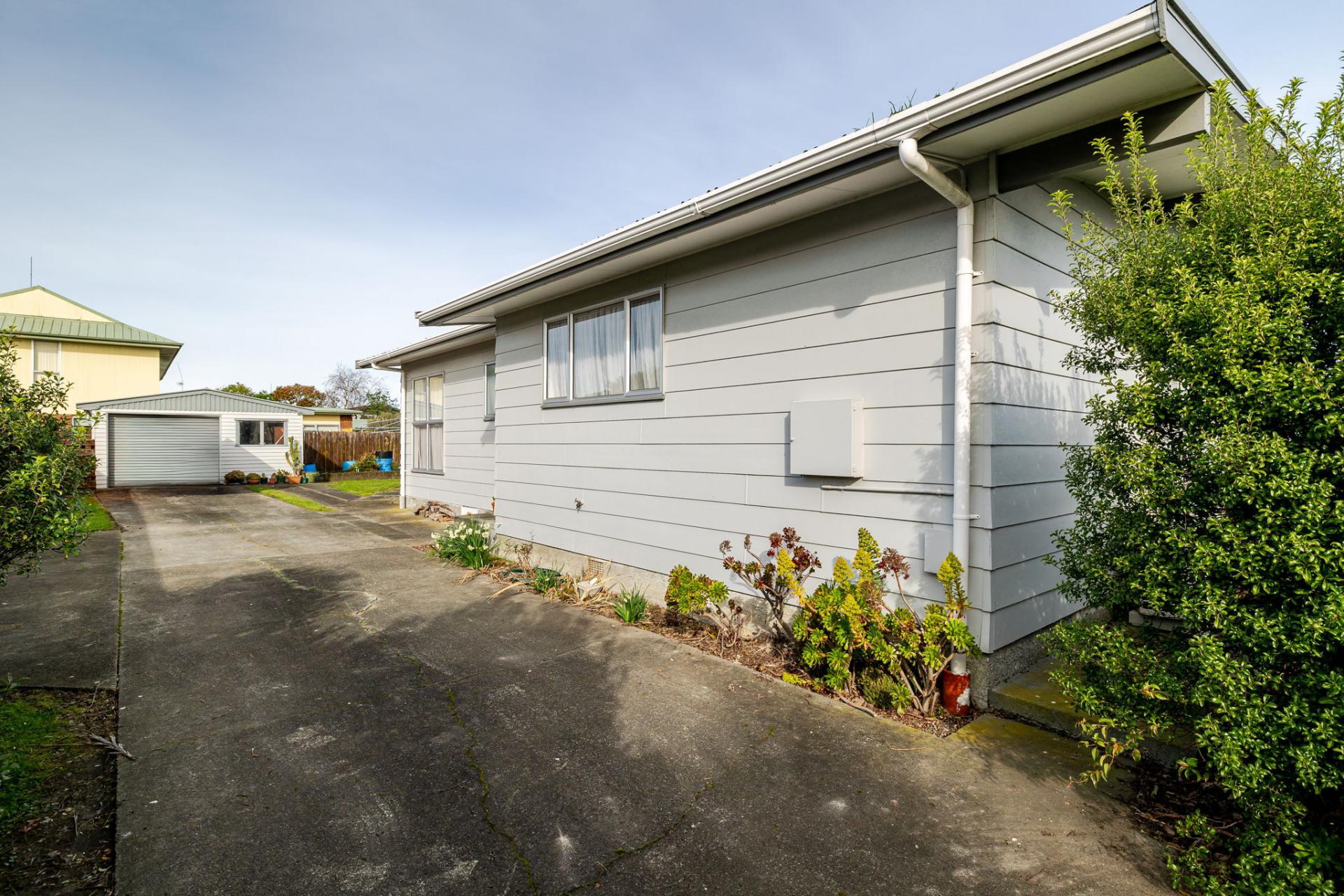 21 John F Kennedy Drive, Milson