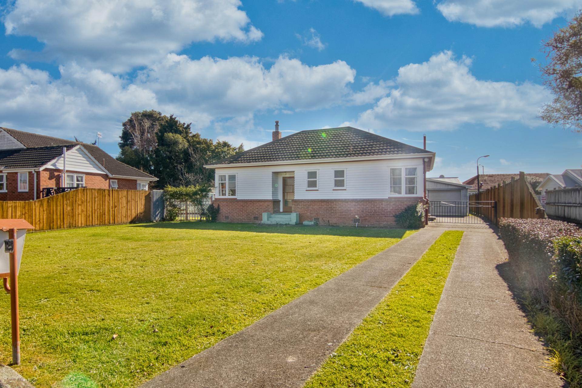 129 Savage Crescent, West End