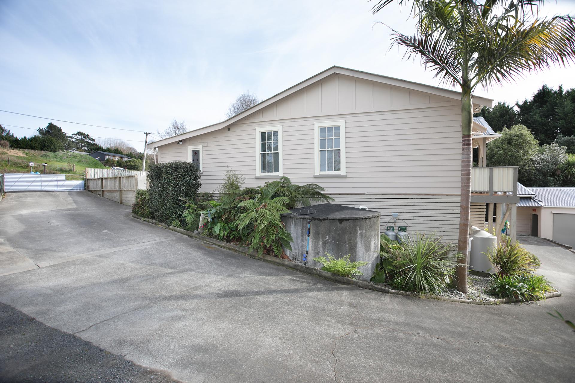 110 Hastings Street, Halcombe