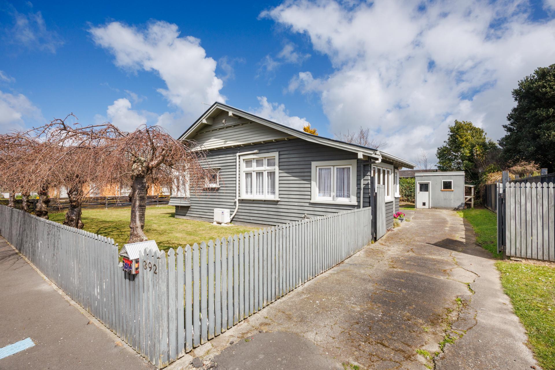 392 Botanical Road, West End