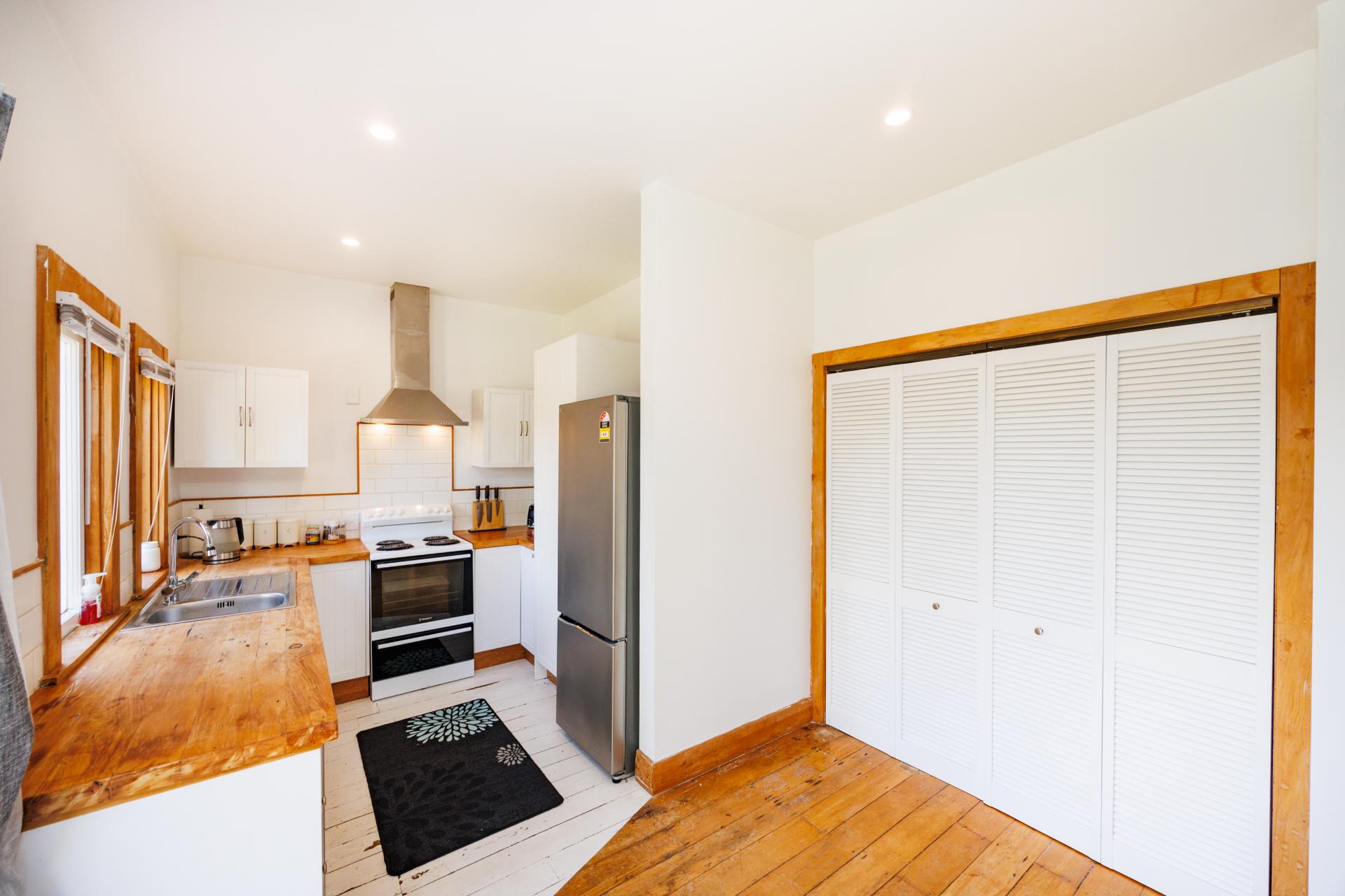 392 Botanical Road, West End