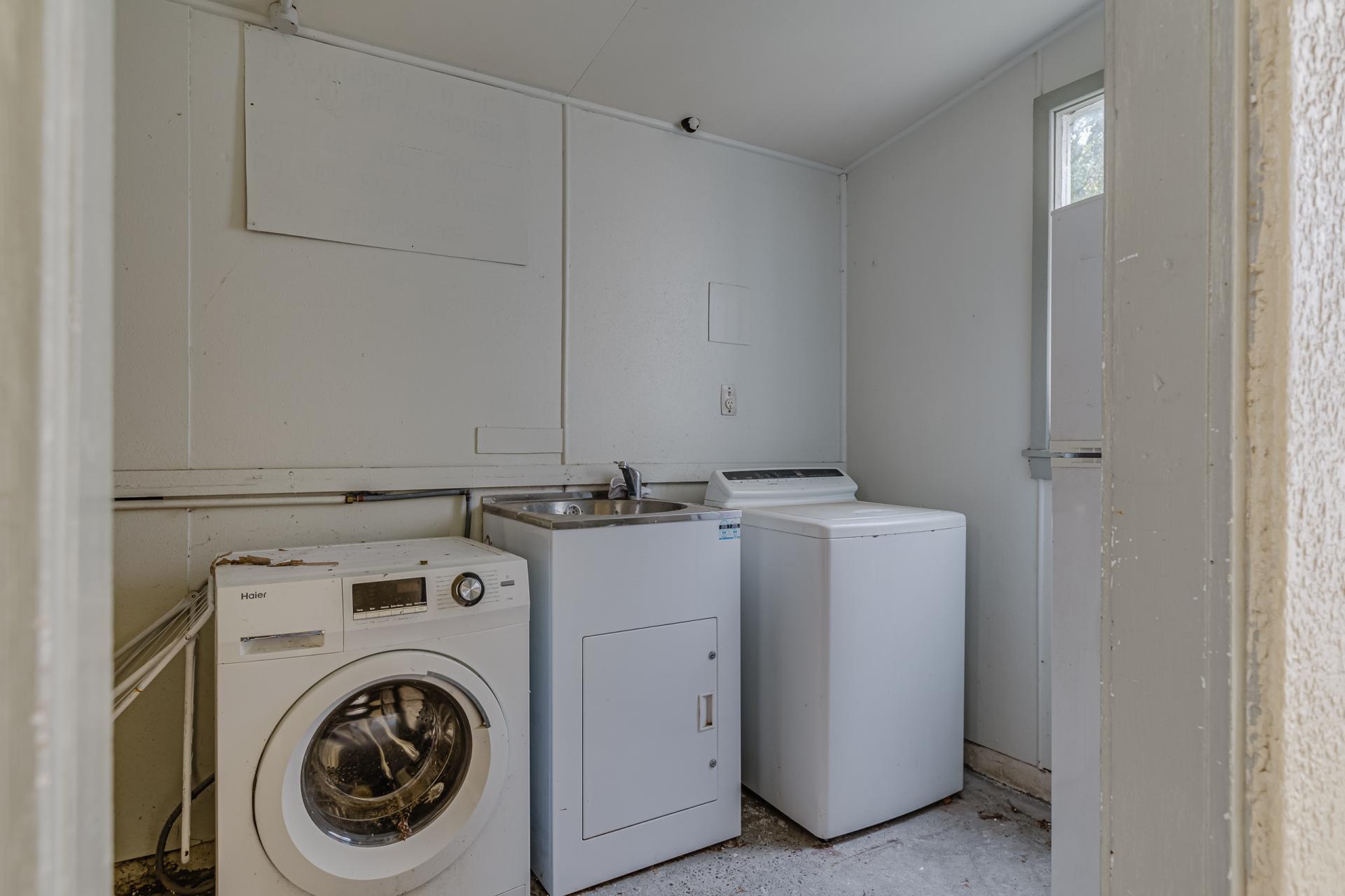 Unit 3, 288 College Street, West End