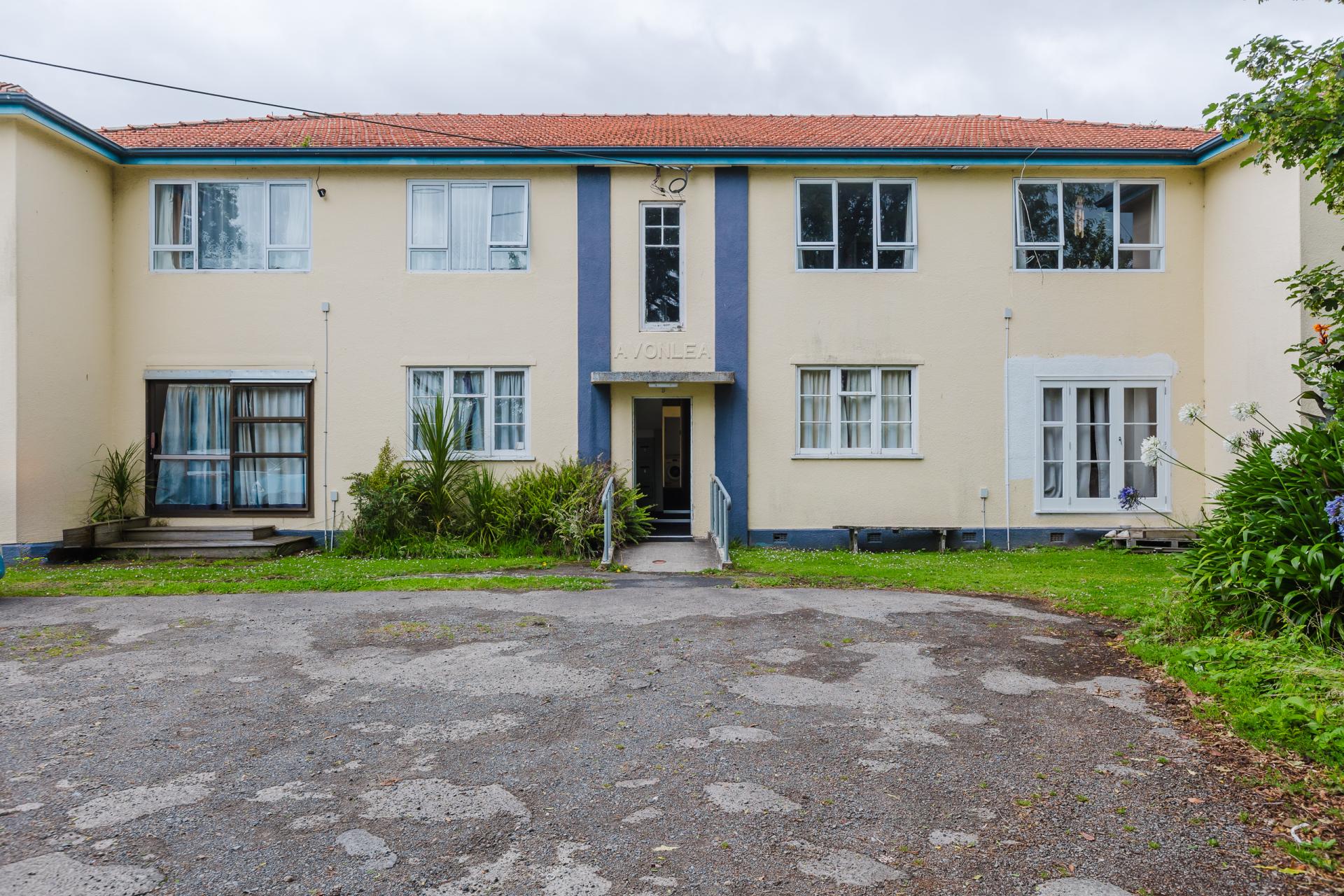 Unit 2, 288 College Street, West End