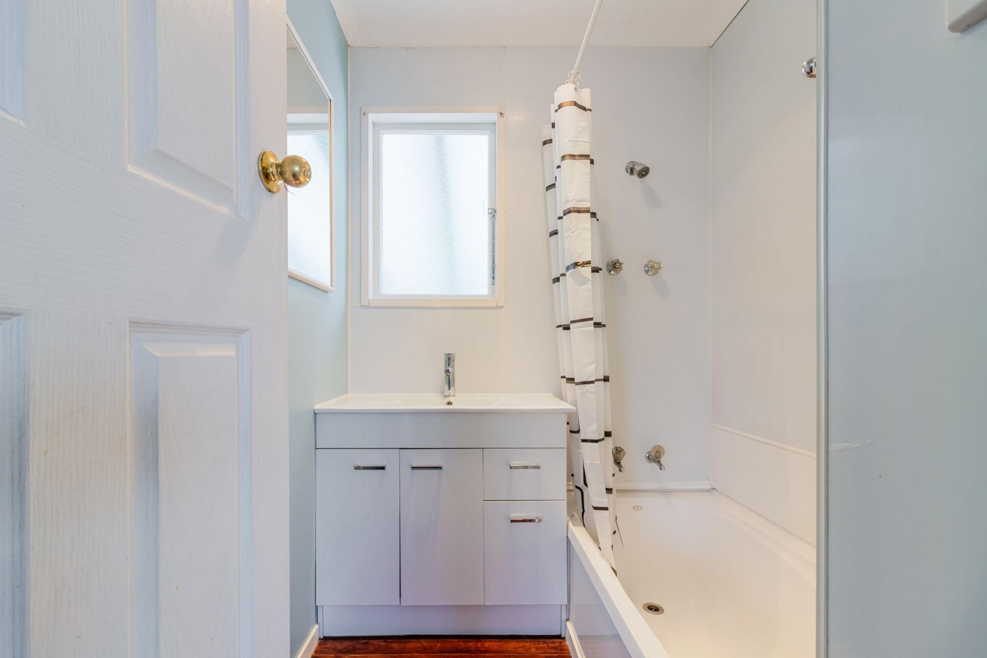 18 Abraham Crescent, Milson