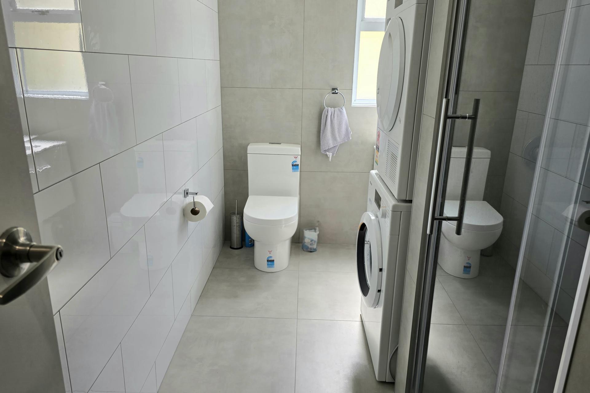 Unit 2, 288 College Street, West End