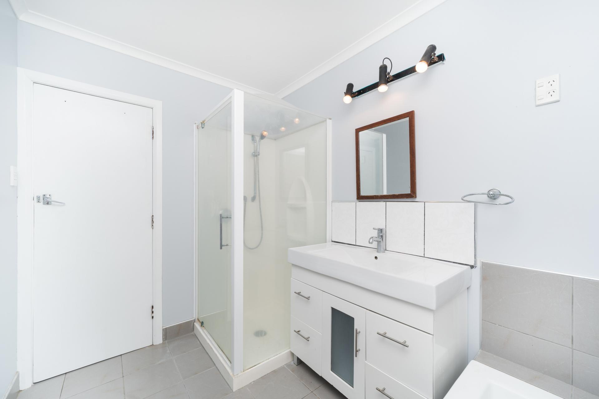 18 Karamea Crescent, Kelvin Grove