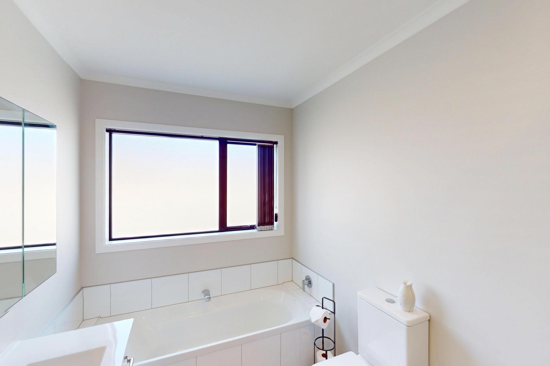 100A Queen Street West, Levin