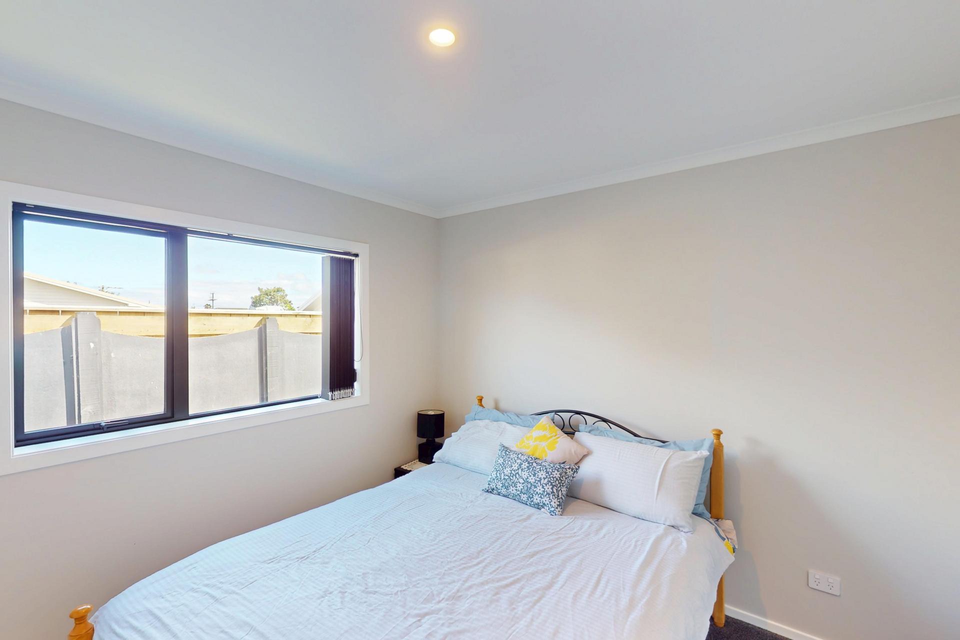 100A Queen Street West, Levin