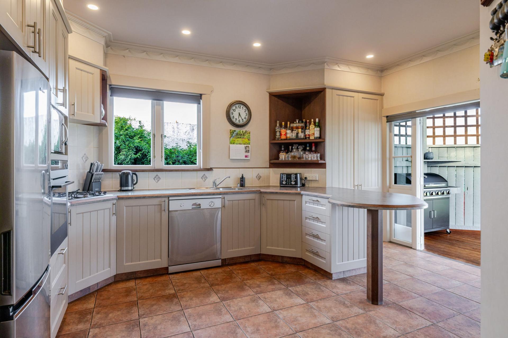 32 Rewa Street, Takaro