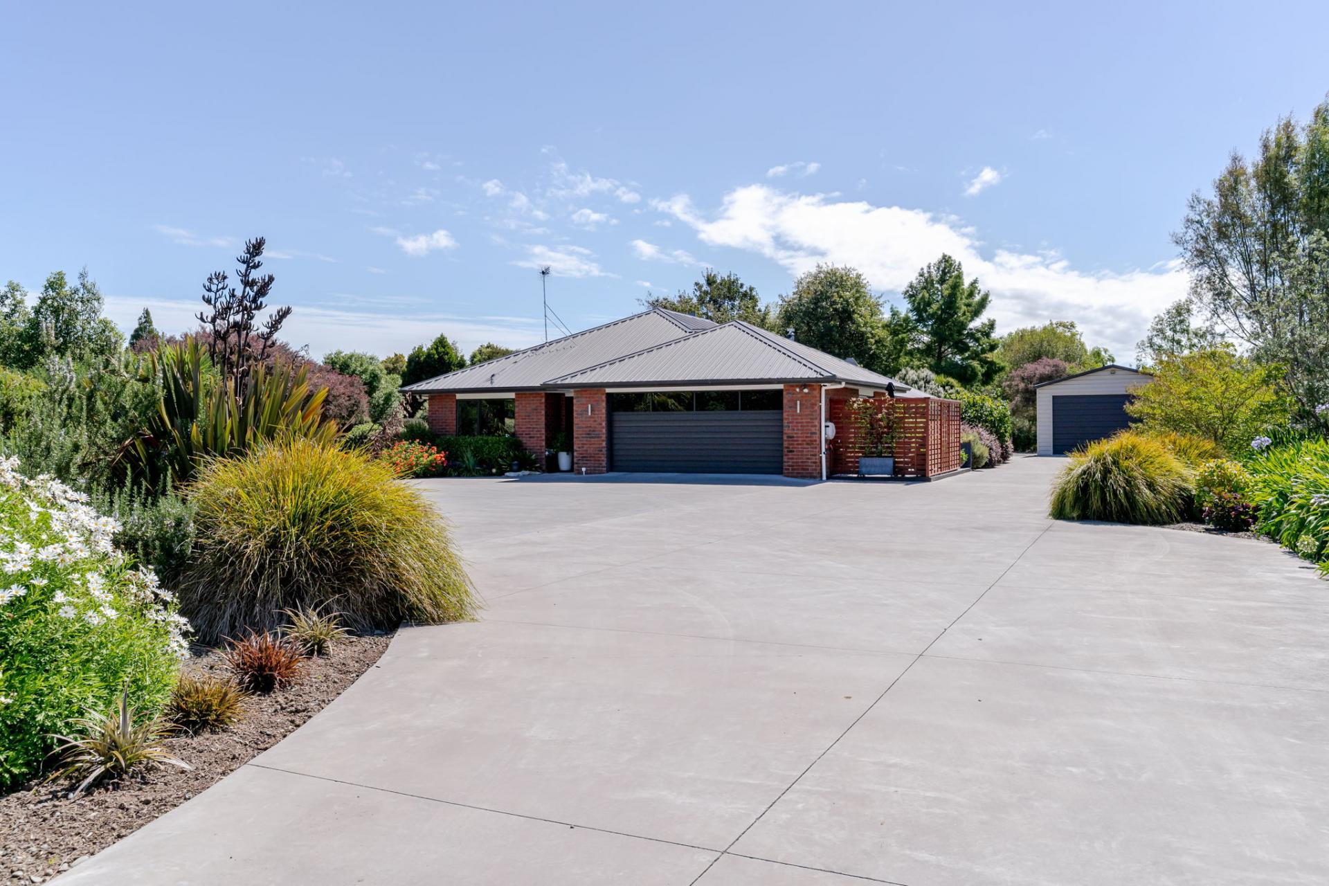 17 Cemetery Road, Sanson
