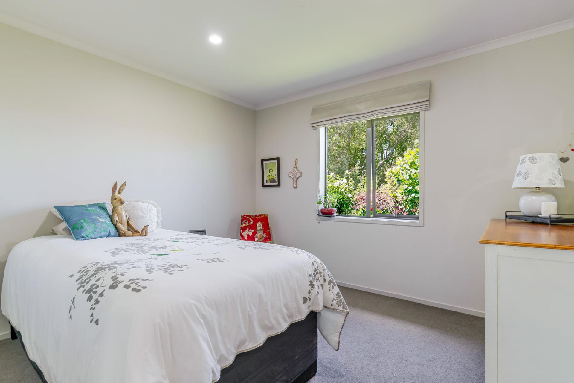 17 Cemetery Road, Sanson