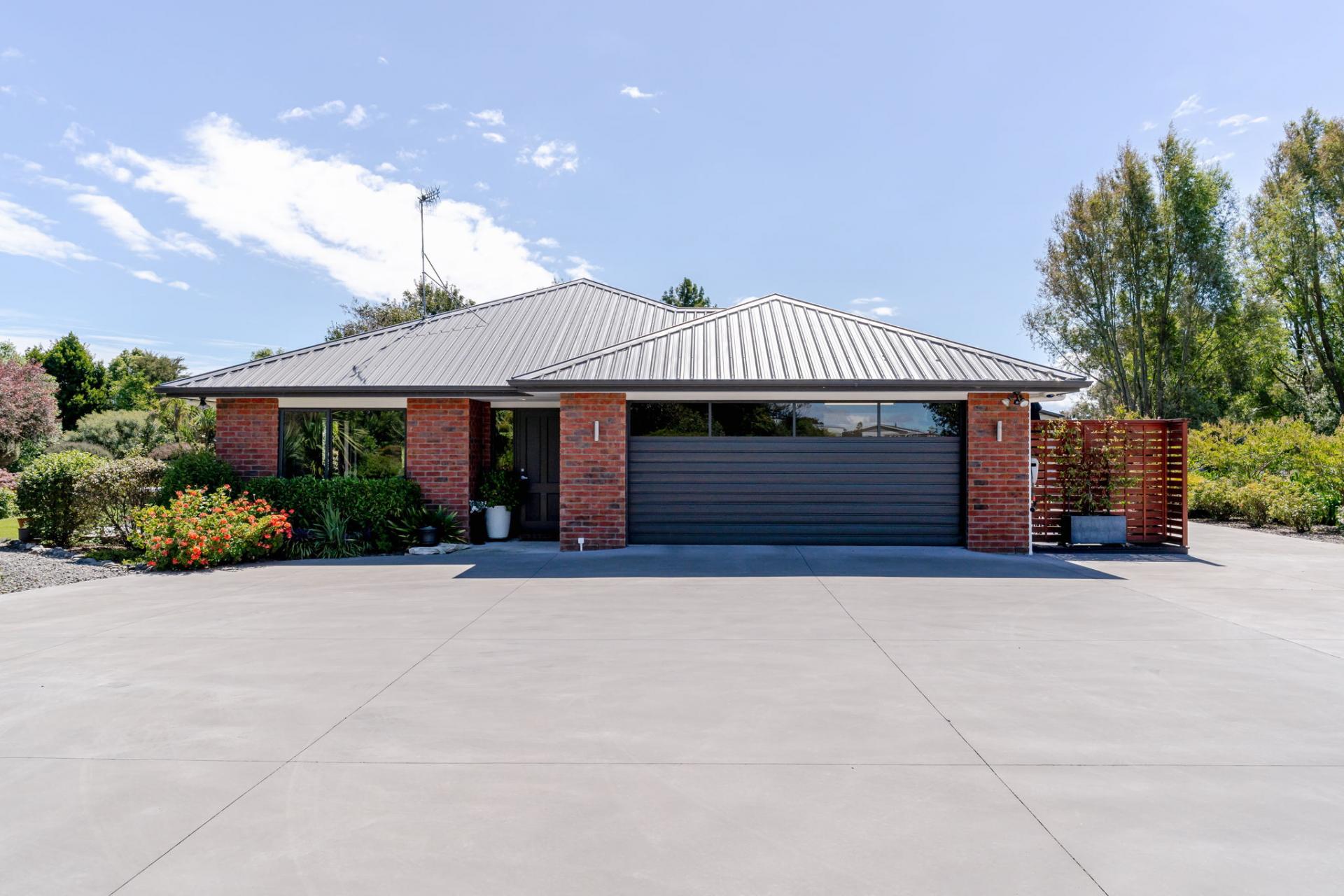 17 Cemetery Road, Sanson