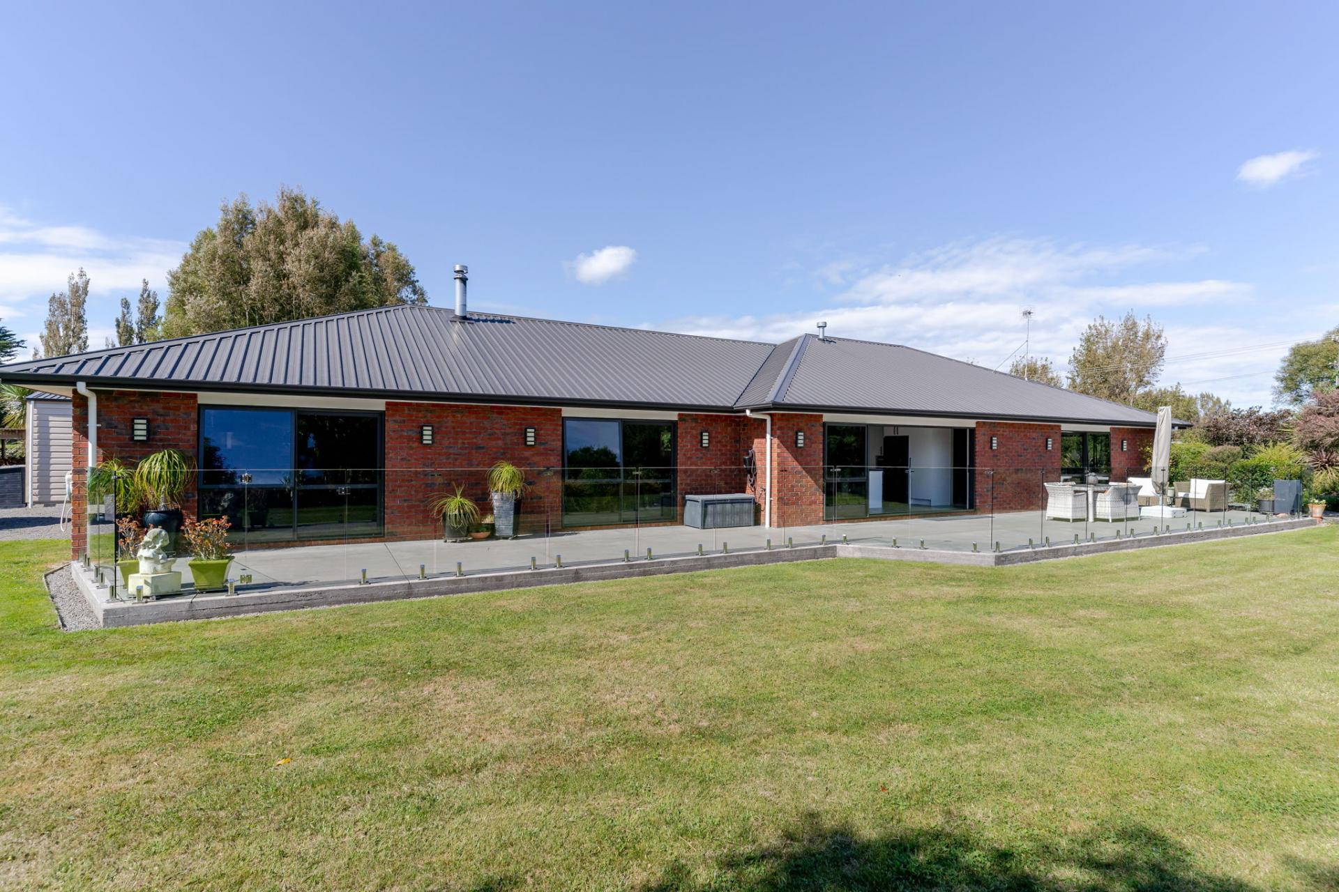 17 Cemetery Road, Sanson