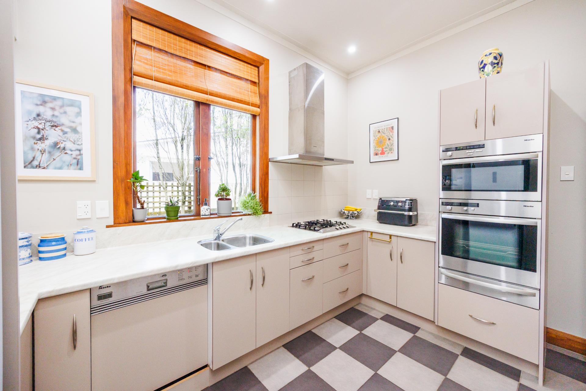 37 Batt Street, West End