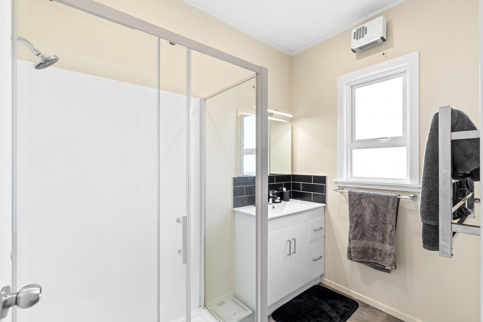 75 and 75B Queen Street, Levin